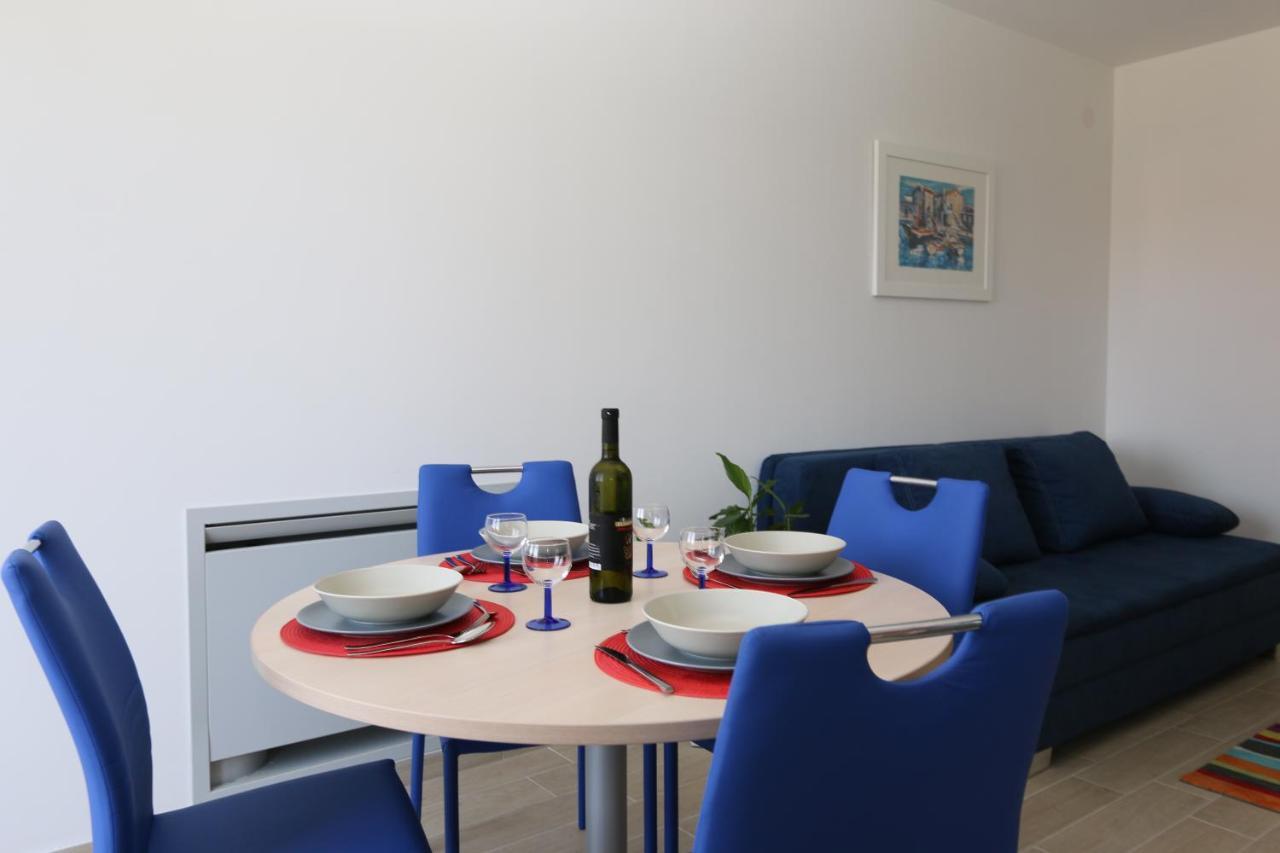 Apartments Sucic Iva I Tea Солине Екстериор снимка