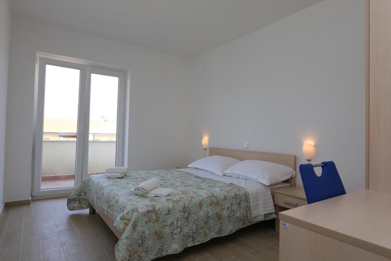 Apartments Sucic Iva I Tea Солине Екстериор снимка
