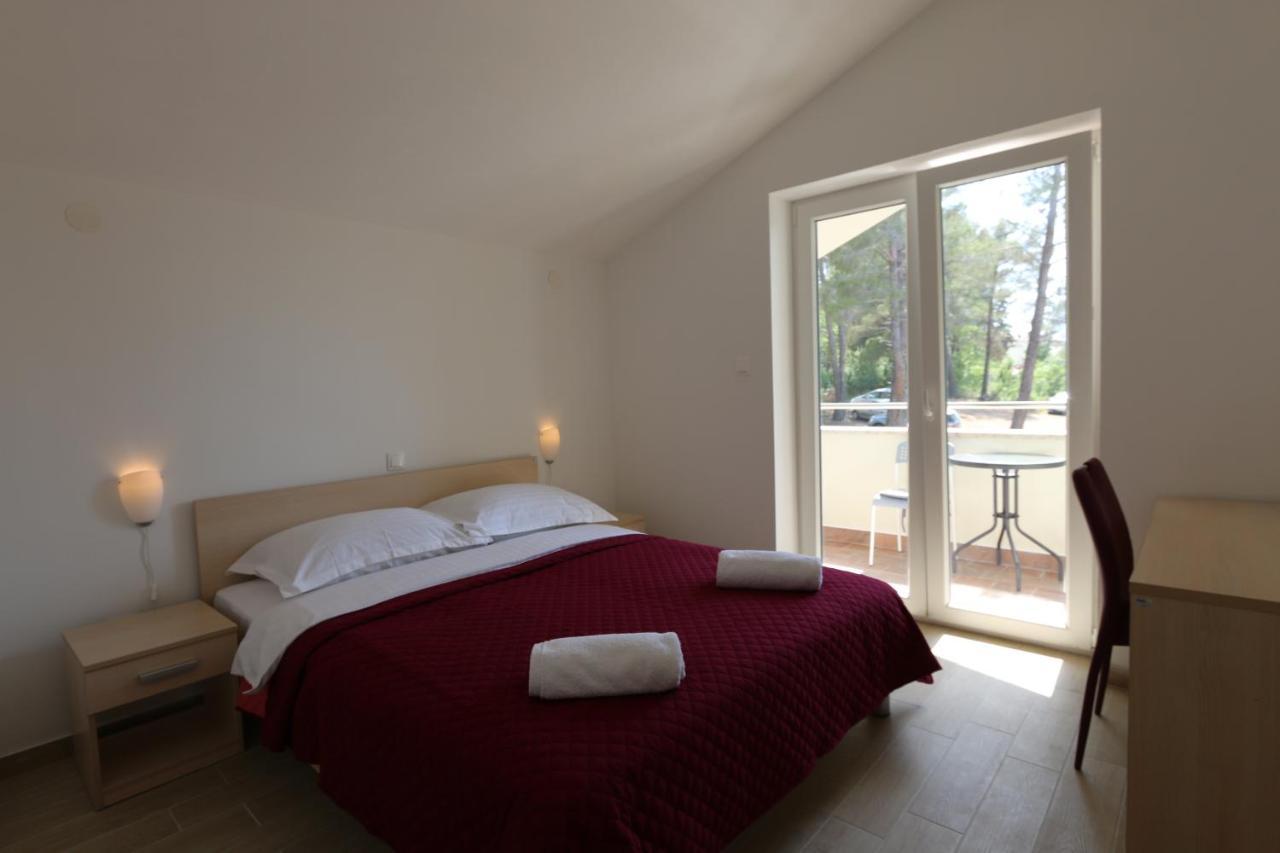Apartments Sucic Iva I Tea Солине Екстериор снимка