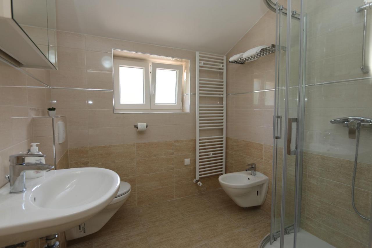 Apartments Sucic Iva I Tea Солине Екстериор снимка