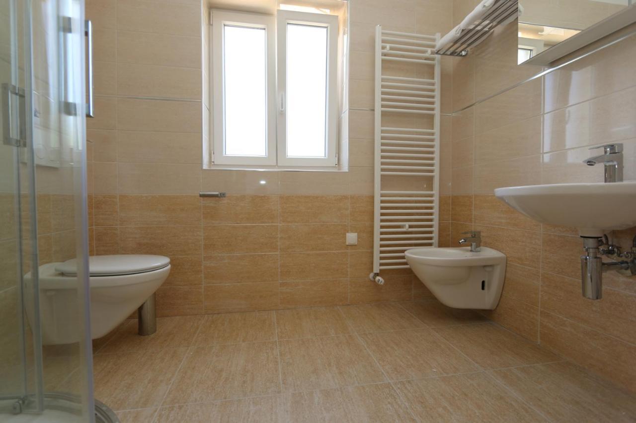 Apartments Sucic Iva I Tea Солине Екстериор снимка