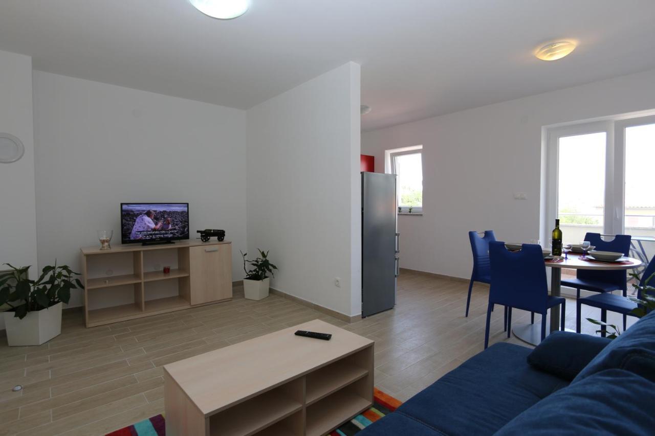 Apartments Sucic Iva I Tea Солине Екстериор снимка