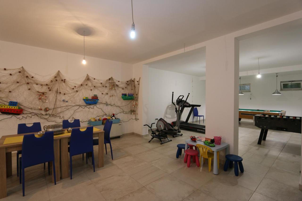 Apartments Sucic Iva I Tea Солине Екстериор снимка